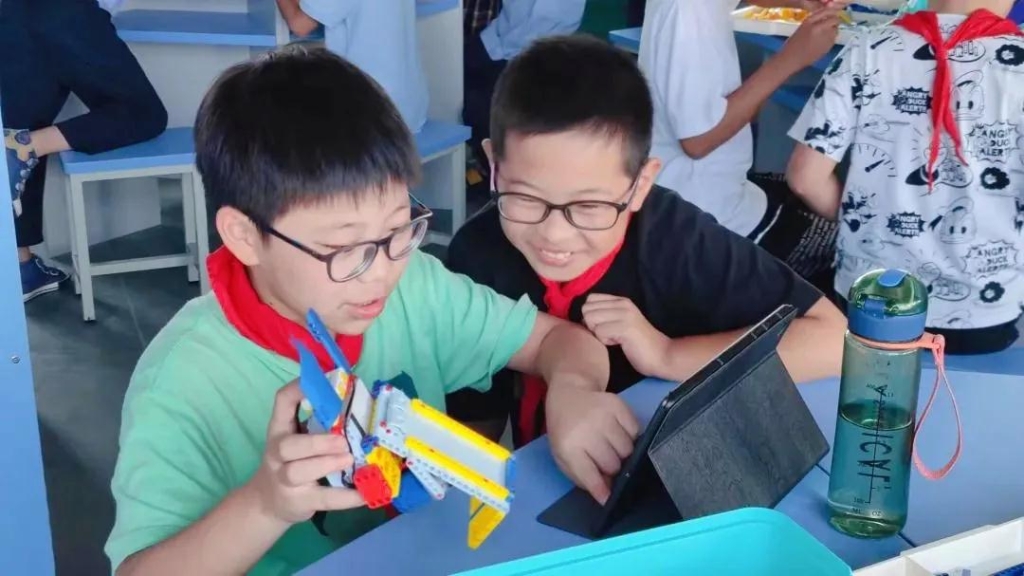 无锡市华庄中心小学：探秘人工智能