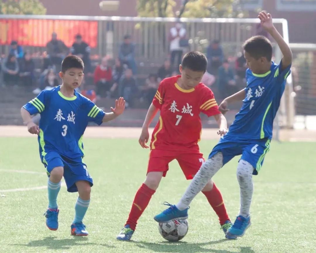 无锡市春城实验小学：足球